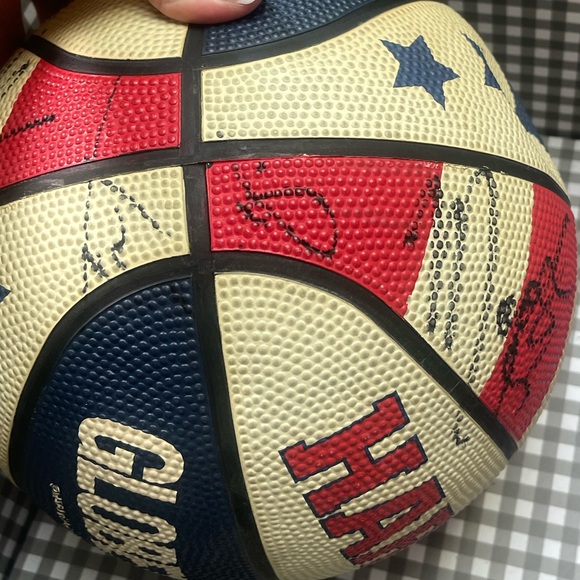 Authentic Harlem GlobeTrotters Fan Pack - Picture 5 of 13